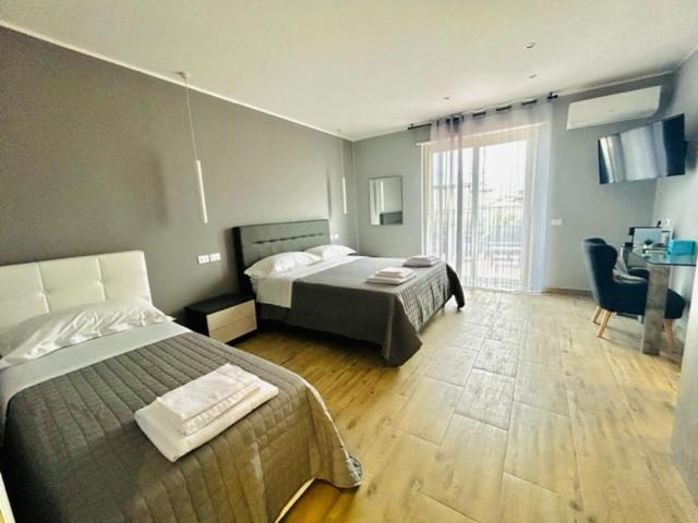 Aqua B&B - Rooms And Apartments 밀라초 외부 사진