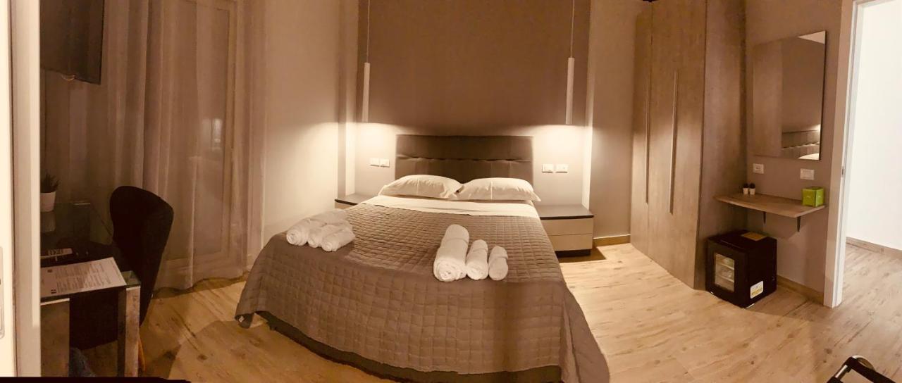 Aqua B&B - Rooms And Apartments 밀라초 외부 사진