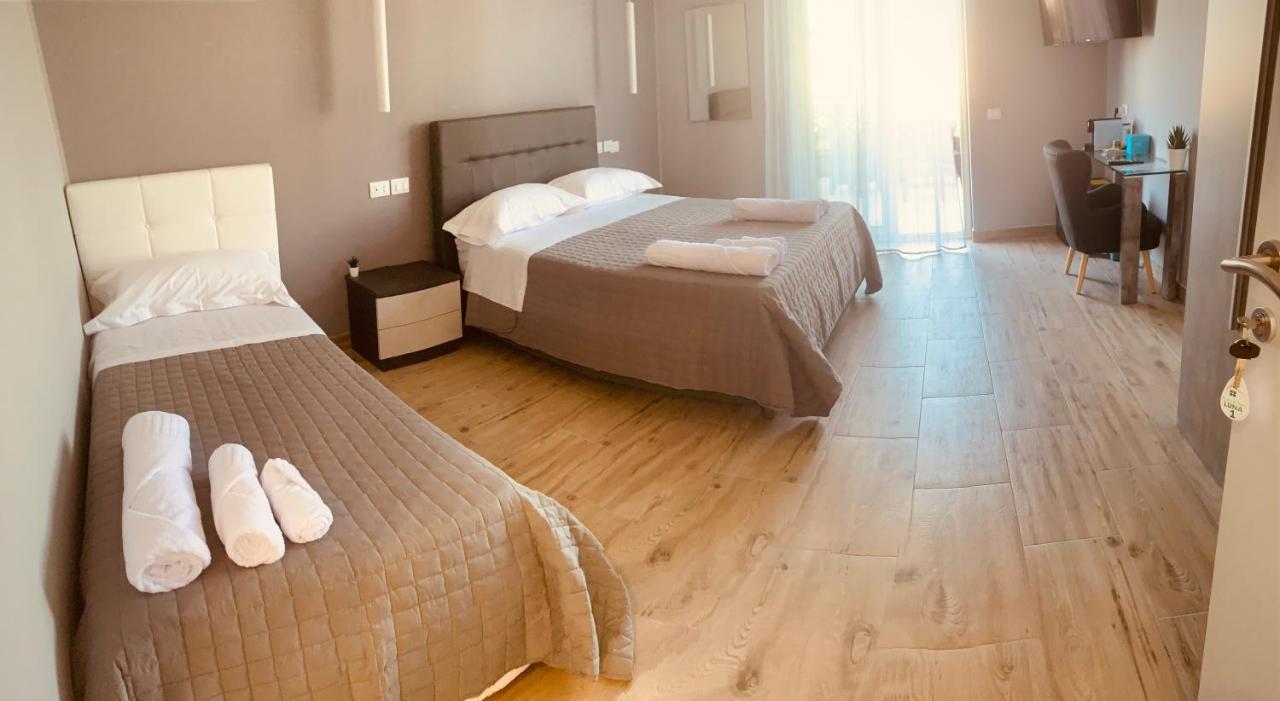 Aqua B&B - Rooms And Apartments 밀라초 외부 사진