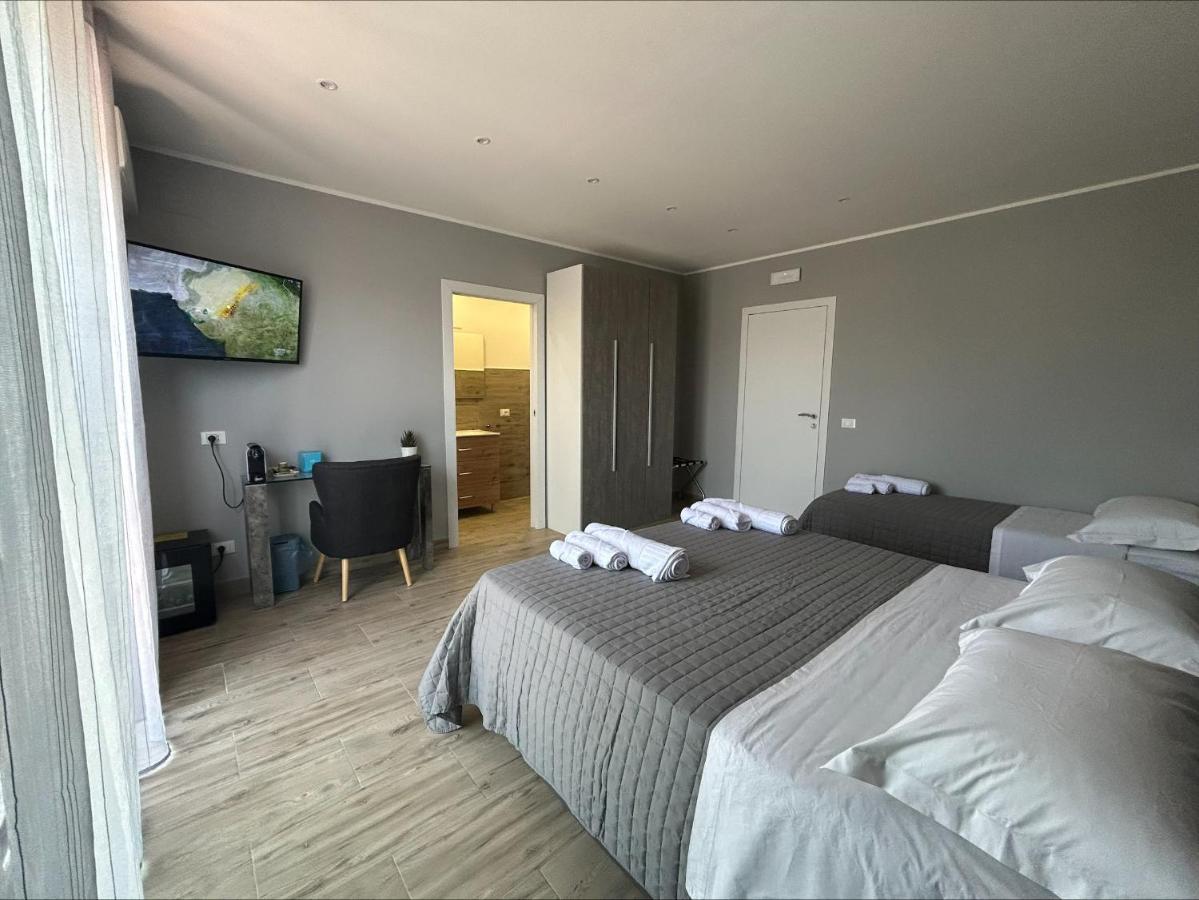 Aqua B&B - Rooms And Apartments 밀라초 외부 사진